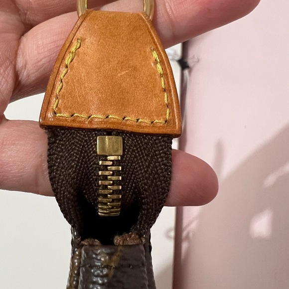 ❣️❣️❣️SOLD on IG❣️❣️❣️ mini pochette monogram - Picture 3 of 16